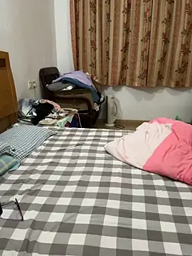 xiiuuff18 online show from 04-15-26, 01:29