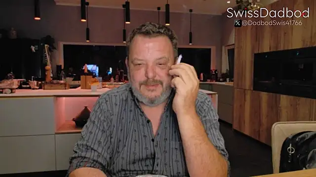 Snapshot of SwissDadbod chatting on 09-12-25, 12:33 SwissDadbod online show from 09-12-25, 12:33