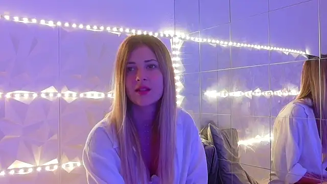 Snapshot of Aishha_ chatting on 10-07-25, 05:04 Aishha online show from 10-07-25, 05:04