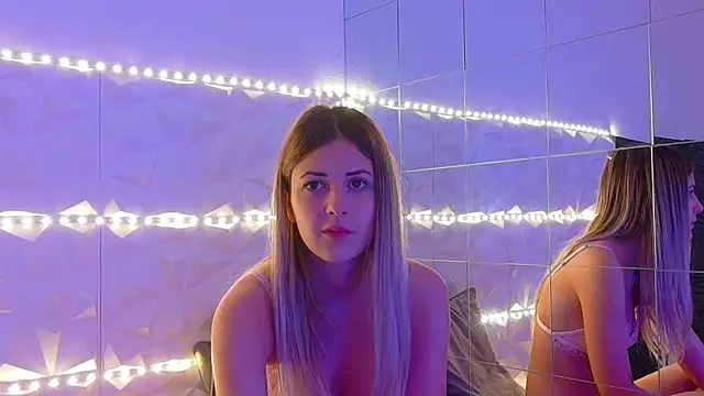 Snapshot of Aishha_ chatting on 10-17-25, 05:10 Aishha online show from 10-17-25, 05:10