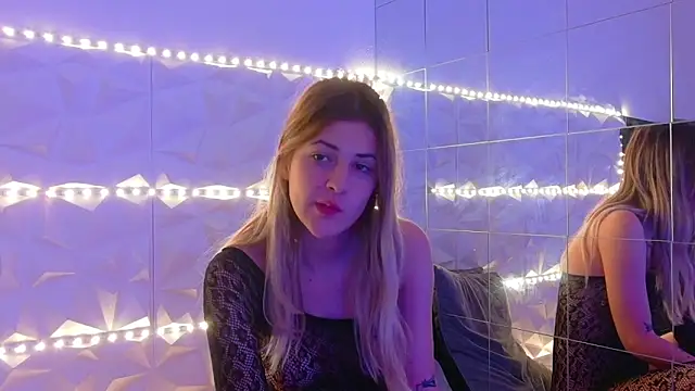 Snapshot of Aishha_ chatting on 10-31-25, 06:03 Aishha online show from 10-31-25, 06:03