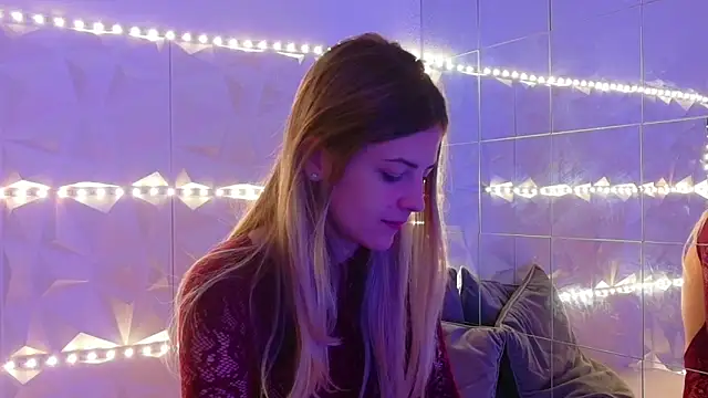 Snapshot of Aishha_ chatting on 11-04-25, 06:01 Aishha online show from 11-04-25, 06:01