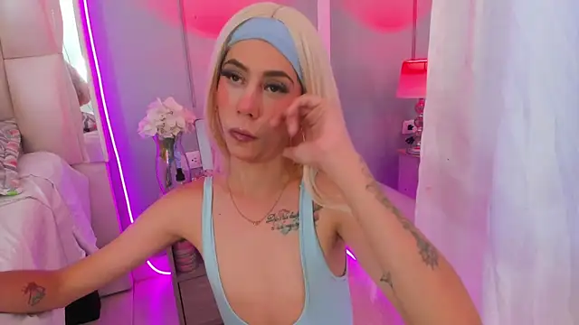 Snapshot of Darlyn_tenderhot__ chatting on 10-16-25, 11:33 Darlyn tenderhot online show from 10-16-25, 11:33