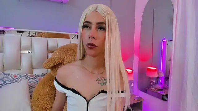 Snapshot of Darlyn_tenderhot__ chatting on 10-22-25, 11:48 Darlyn tenderhot online show from 10-22-25, 11:48