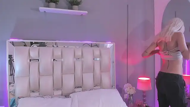 Snapshot of Darlyn_tenderhot__ chatting on 11-22-25, 07:24 Darlyn tenderhot online show from 11-22-25, 07:24