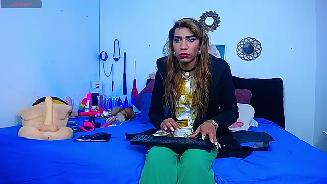 Starhott  online show from 11-21-25, 11:14