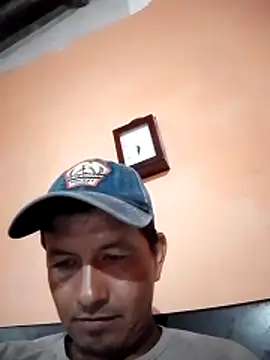 colombiano198720 online show from 12-20-25, 11:39