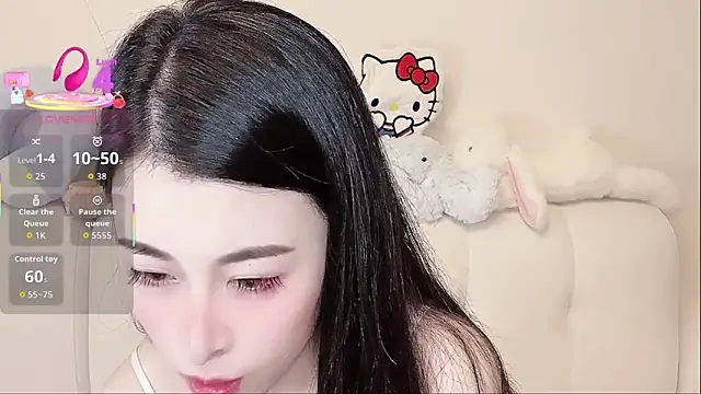 Snapshot of LuLu-Moon chatting on 11-11-25, 12:05 LuLu-Moon online show from 11-11-25, 12:05