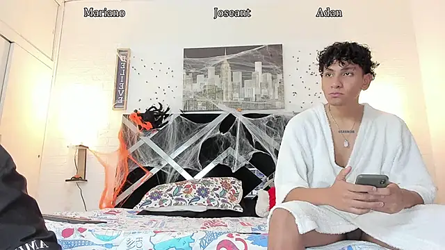 Snapshot of Adan_Oriol chatting on 10-31-25, 03:51 Adan Oriol online show from 10-31-25, 03:51