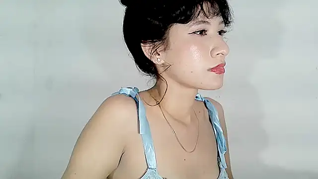Snapshot of kitten_punches001 chatting on 09-13-25, 02:33 kitten punches001 online show from 09-13-25, 02:33