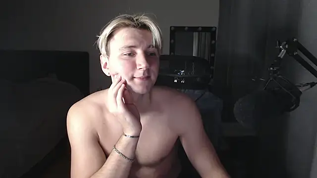 Elvin Vaenight online show from 11-01-25, 06:32