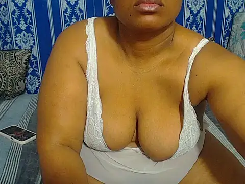 JUICEYLIPS333 online show from 10-14-25, 04:57