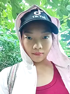 Snapshot of Ananine chatting on 10-17-25, 12:14 Ananine online show from 10-17-25, 12:14