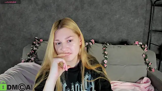 Snapshot of Sylvia_Ortiz chatting on 11-09-25, 01:04 Sylvia Ortiz online show from 11-09-25, 01:04