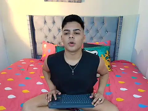 Snapshot of stewart_mateo_ chatting on 10-15-25, 02:01 stewart mateo online show from 10-15-25, 02:01