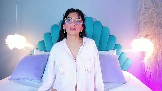 AlassiaHocthner online show from 10-27-25, 11:58