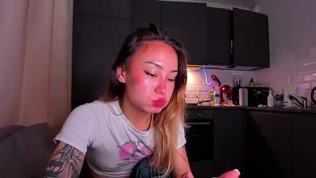 Snapshot of baobei03 chatting on 11-06-25, 02:40 baobei03 online show from 11-06-25, 02:40