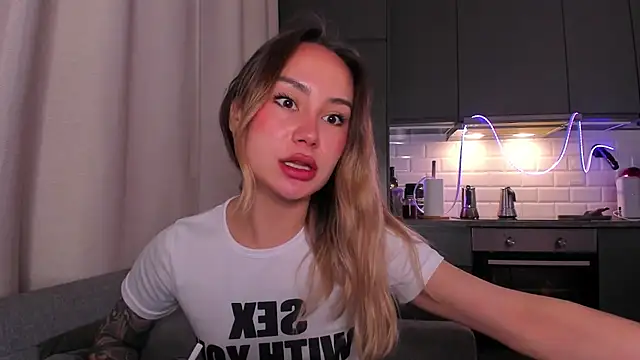 Snapshot of baobei03 chatting on 11-13-25, 10:25 baobei03 online show from 11-13-25, 10:25