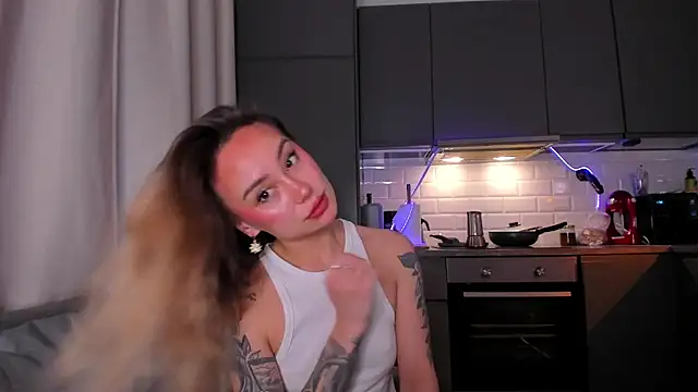 Snapshot of baobei03 chatting on 11-15-25, 01:29 baobei03 online show from 11-15-25, 01:29