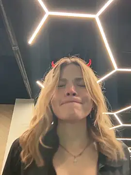 Snapshot of SMELLSEX chatting on 10-30-25, 06:30 SMELLSEX online show from 10-30-25, 06:30