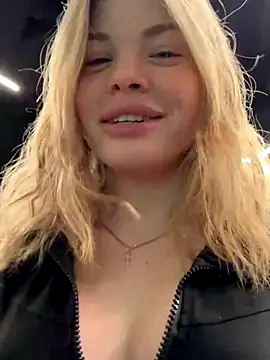 Snapshot of SMELLSEX chatting on 11-03-25, 06:42 SMELLSEX online show from 11-03-25, 06:42