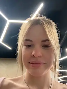 Snapshot of SMELLSEX chatting on 12-17-25, 07:42 SMELLSEX online show from 12-17-25, 07:42