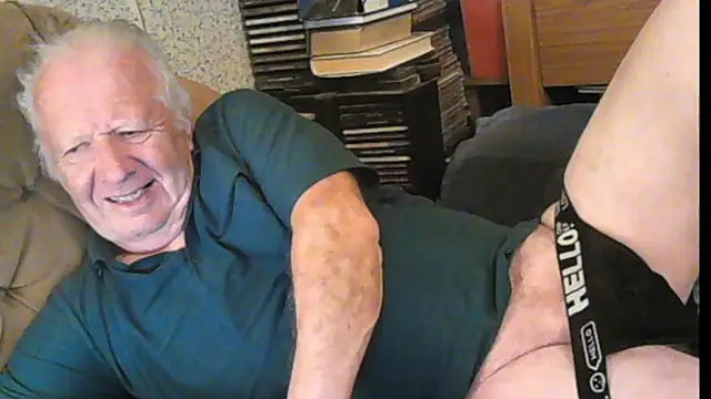 Snapshot of Will_bzzz chatting on 04-01-26, 07:55 Will bzzz online show from 04-01-26, 07:55