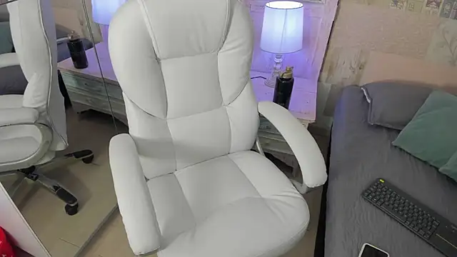 hillary chen online show from 10-30-25, 03:08