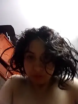 Snapshot of Syndel23 chatting on 11-13-25, 02:10 Syndel23 online show from 11-13-25, 02:10