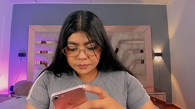 Snapshot of BellaBoobs_ chatting on 10-13-25, 07:47 BellaBoobs online show from 10-13-25, 07:47