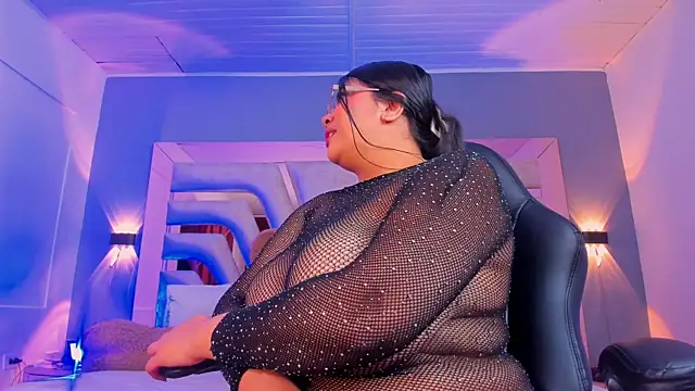 Snapshot of BellaBoobs_ chatting on 10-14-25, 08:53 BellaBoobs online show from 10-14-25, 08:53