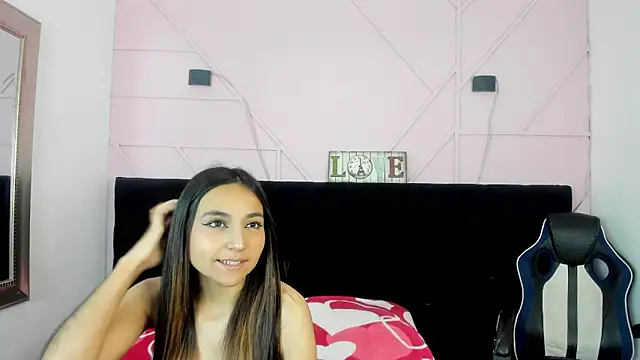 Snapshot of MeggannFoxx chatting on 09-20-25, 12:39 MeggannFoxx online show from 09-20-25, 12:39