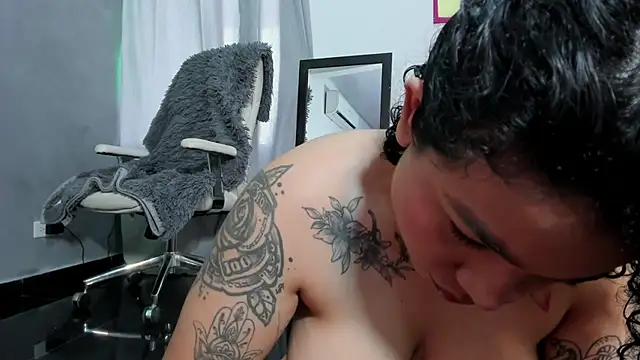 Snapshot of alexholyy chatting on 09-16-25, 01:12 alexholyy online show from 09-16-25, 01:12