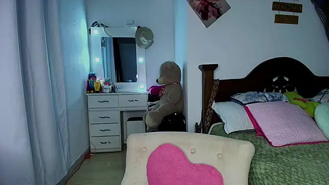 mia yireth online show from 10-18-25, 12:24