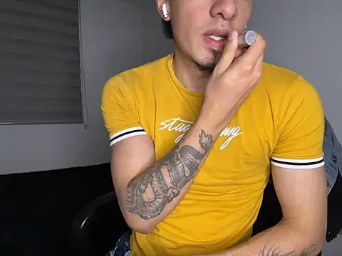 Snapshot of Juliopaspi chatting on 04-16-26, 04:02 Juliopaspi online show from 04-16-26, 04:02