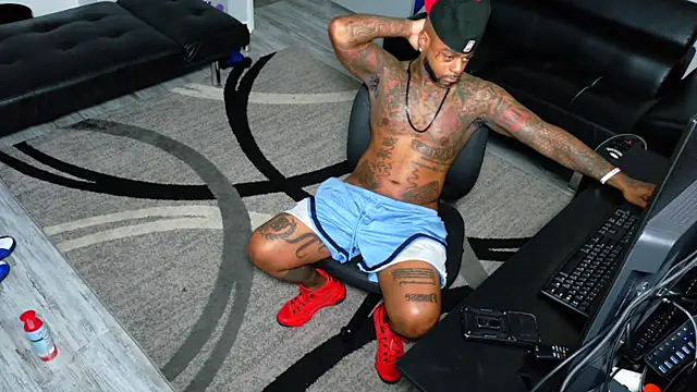 SLANGONDEMHOES online show from 12-19-25, 03:30