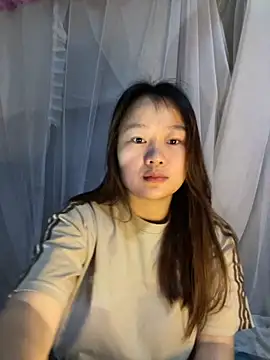 Snapshot of Hinne07 chatting on 11-13-25, 12:31 Hinne07 online show from 11-13-25, 12:31