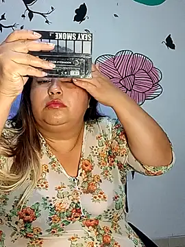 curvy diva  online show from 12-21-25, 10:44