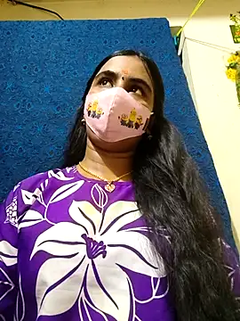 Snapshot of mini-queen chatting on 03-12-26, 06:03 mini-queen online show from 03-12-26, 06:03