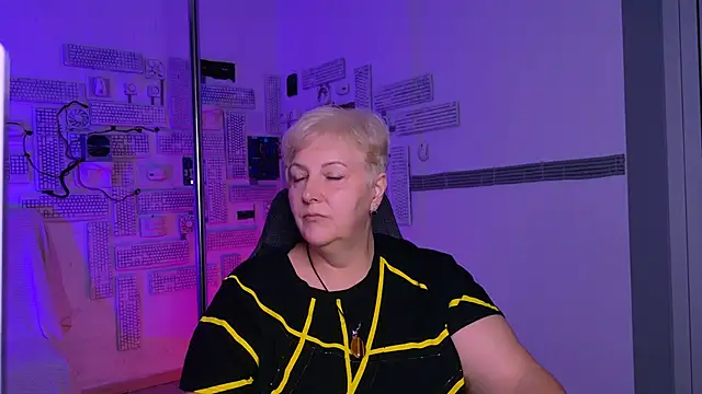 Snapshot of MaryMogan chatting on 09-09-25, 08:14 MaryMogan online show from 09-09-25, 08:14