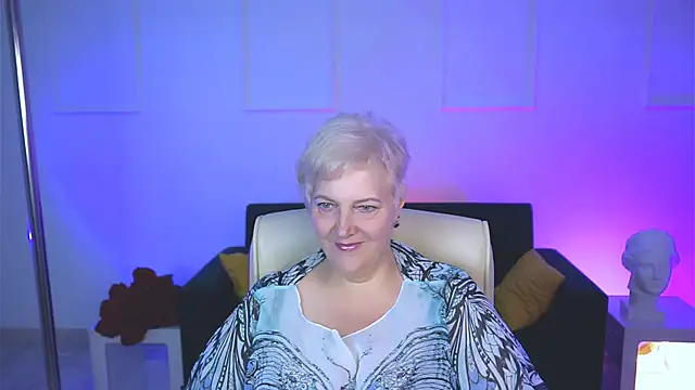 Snapshot of MaryMogan chatting on 09-11-25, 08:36 MaryMogan online show from 09-11-25, 08:36