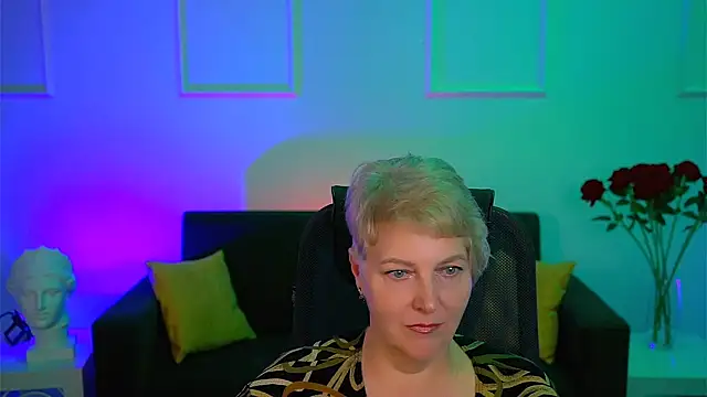 Snapshot of MaryMogan chatting on 10-06-25, 08:23 MaryMogan online show from 10-06-25, 08:23