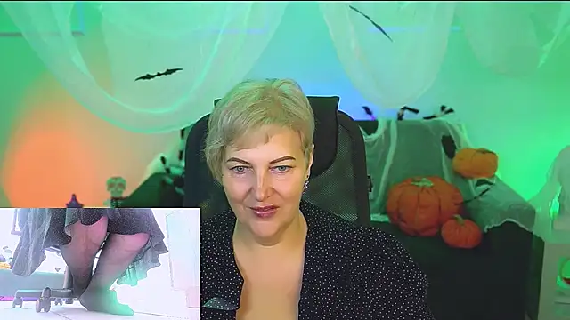 Snapshot of MaryMogan chatting on 10-21-25, 04:13 MaryMogan online show from 10-21-25, 04:13