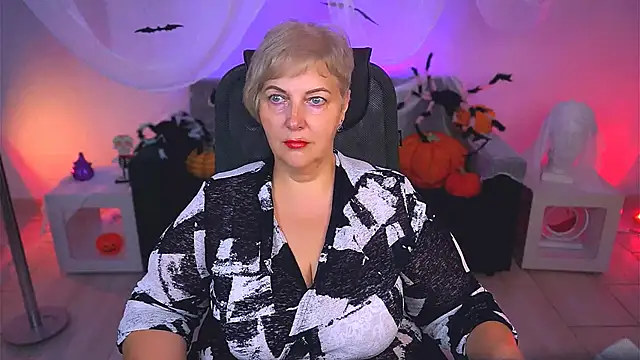 Snapshot of MaryMogan chatting on 10-23-25, 04:45 MaryMogan online show from 10-23-25, 04:45