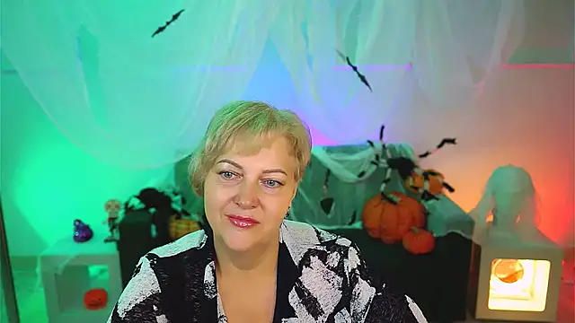 Snapshot of MaryMogan chatting on 10-30-25, 04:14 MaryMogan online show from 10-30-25, 04:14