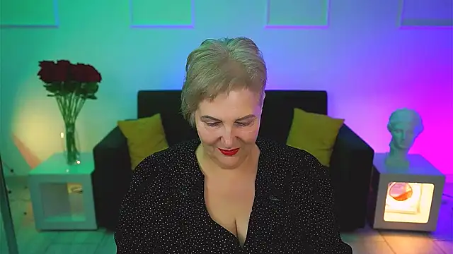 Snapshot of MaryMogan chatting on 11-11-25, 04:56 MaryMogan online show from 11-11-25, 04:56