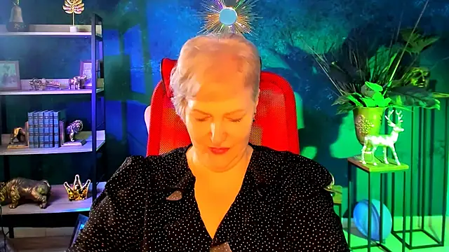 Snapshot of MaryMogan chatting on 11-25-25, 05:18 MaryMogan online show from 11-25-25, 05:18