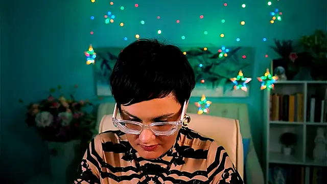 Snapshot of LauraDavidsons chatting on 10-29-25, 05:47 LauraDavidsons online show from 10-29-25, 05:47