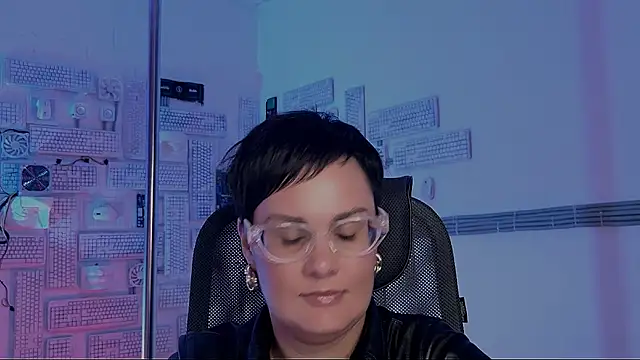 Snapshot of LauraDavidsons chatting on 11-14-25, 04:28 LauraDavidsons online show from 11-14-25, 04:28