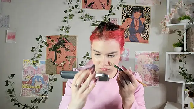 MauraSpurrier online show from 10-12-25, 07:24